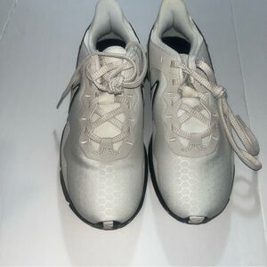 Nike legend essential 2 prm White sail and Black Running Shoe - Youth Size 6.5